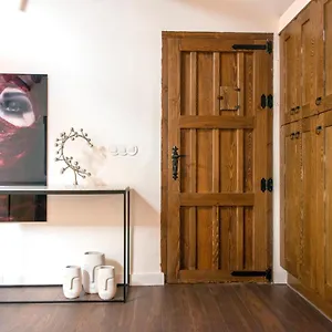 https://chocolat-unique-place-in-an-individual-house.besthotelstoledo.com